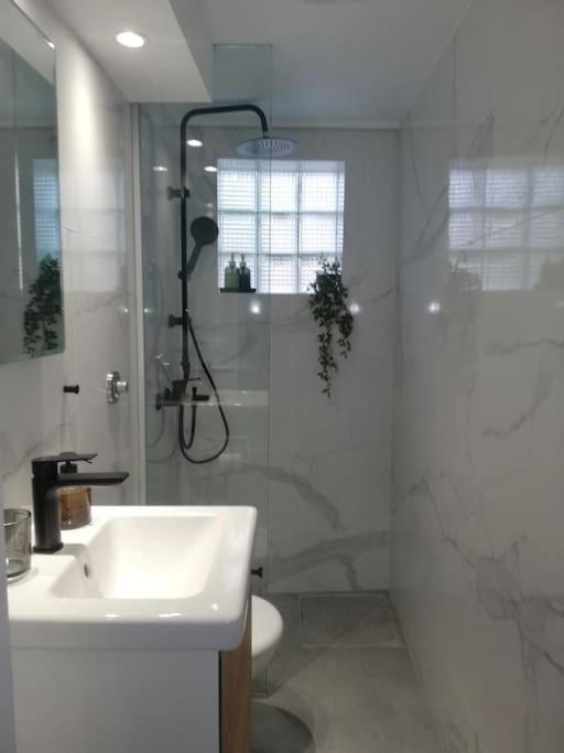Brio Luxurious Urban Stay In Heraklio,Wifi,Αc Heraklion  Bagian luar foto