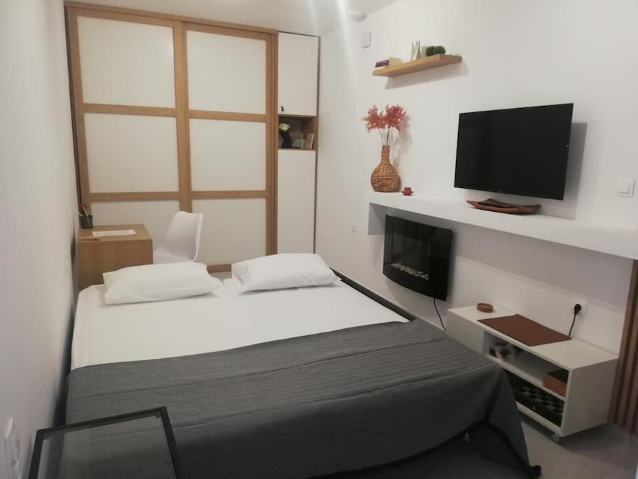 Brio Luxurious Urban Stay In Heraklio,Wifi,Αc Heraklion  Bagian luar foto